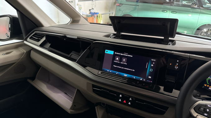 Volkswagen Multivan 1.5 TSI eHybrid Life 5dr 4MOTION DSG Estate - Image 42